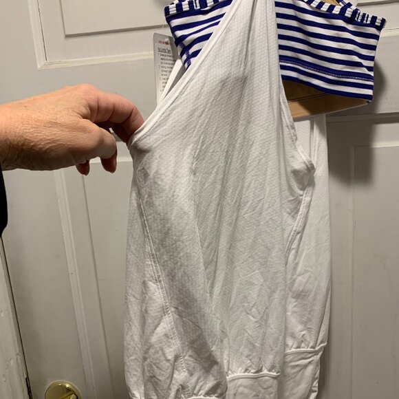 lululemon~ NWT!!~ (Retail: $64) No Limits Tank - Picture 12 of 15